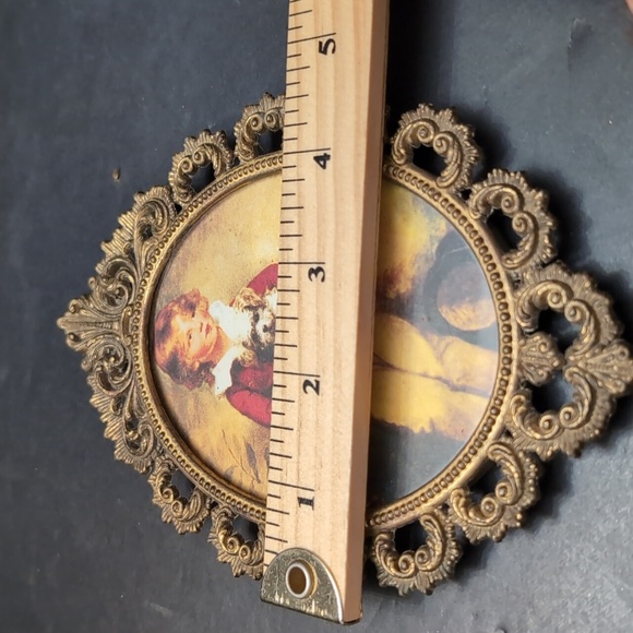 VGT,Set of 2 Oval Metal Ornate Frames with Victorian Art. - Picture 12 of 12